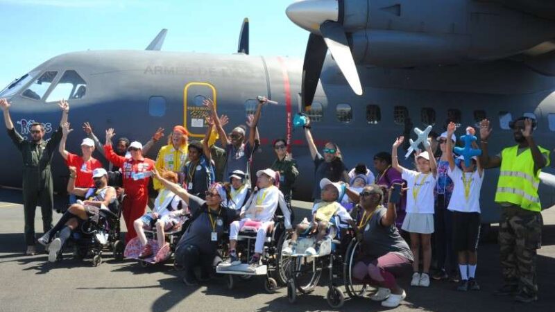 Une centaine d’enfants dans les airs pour changer leur regard sur le handicap