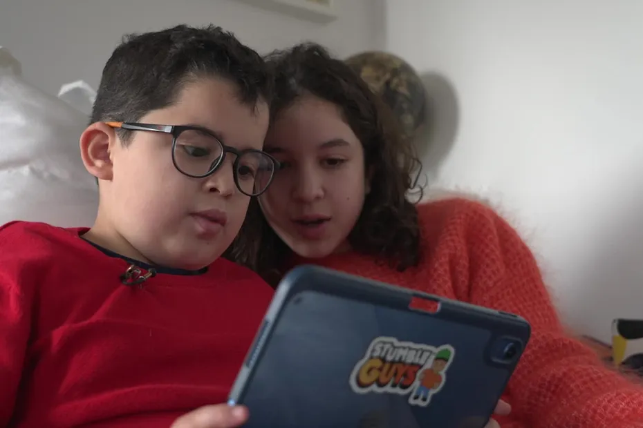 “Le personnage en fauteuil roulant a eu énormément de succès” : âgé de 9 ans et handicapé, Fayçal obtient son avatar dans son jeu vidéo préféré